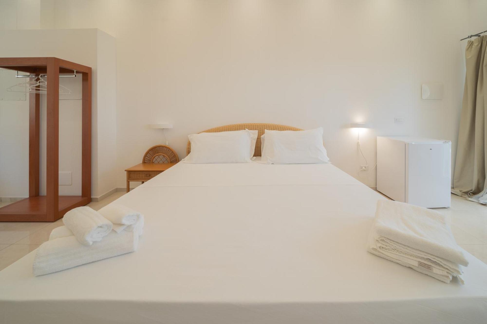 Jonium Hotel - Amazing Sea View And Swimming Pool Pulsano Exterior photo