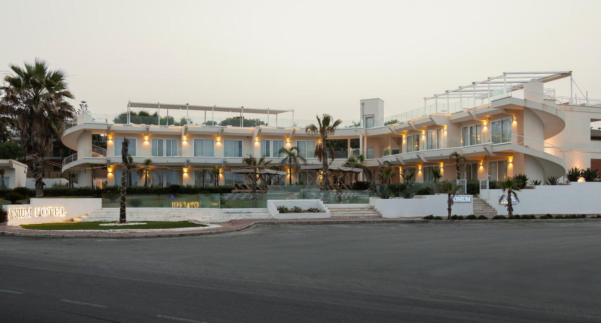 Jonium Hotel - Amazing Sea View And Swimming Pool Pulsano Exterior photo